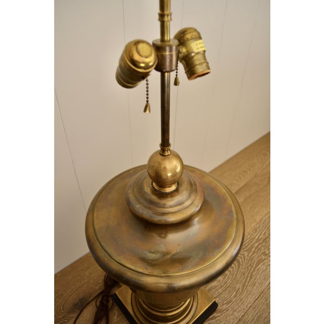 Hollywood Regency Late 20th Century Brass Urn Lamp on Wood Base by Chapman For Sale - Image 3 of 5