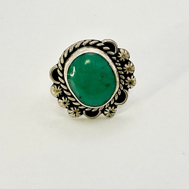 1970s 1970s Vintage Southwestern Navajo Boho Chic Sterling & Turquoise Cocktail Ring - Size 7.25 For Sale - Image 5 of 14