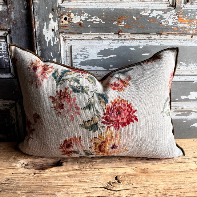 French Linen Lumbar Pillow Cover – Imperial Bouquet For Sale In Los Angeles - Image 6 of 7