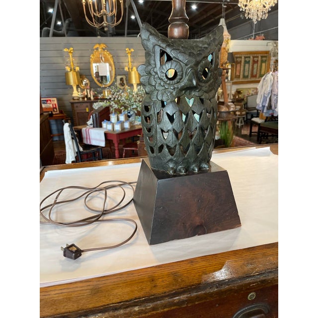 Vintage Mid-Century Sculptural Cast Metal Owl Table Lamp With Walnut Base For Sale - Image 4 of 12