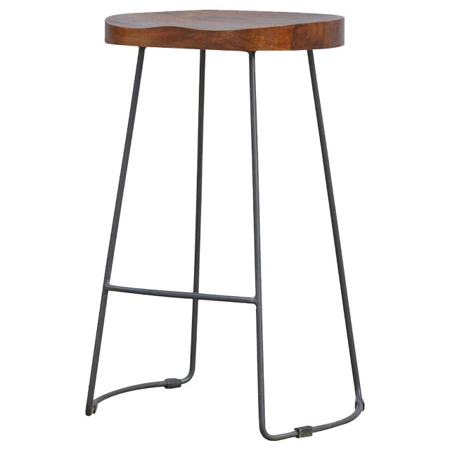 A sturdy yet lightweight bar stool designed for both function and style. Its natural wood seat contrasts beautifully with...