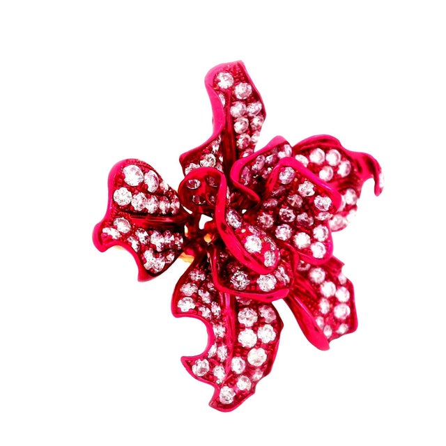 Early 21st Century Diamond 18k Gold Red-Rhodium Flower Cocktail Ring, Size 6.25 For Sale - Image 5 of 7