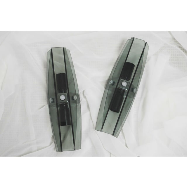 Mid-Century Modern Italian Veca Grey Smoked Glass Wall Sconces by Fontana Arte, 1970s, Set of 2 For Sale - Image 4 of 10