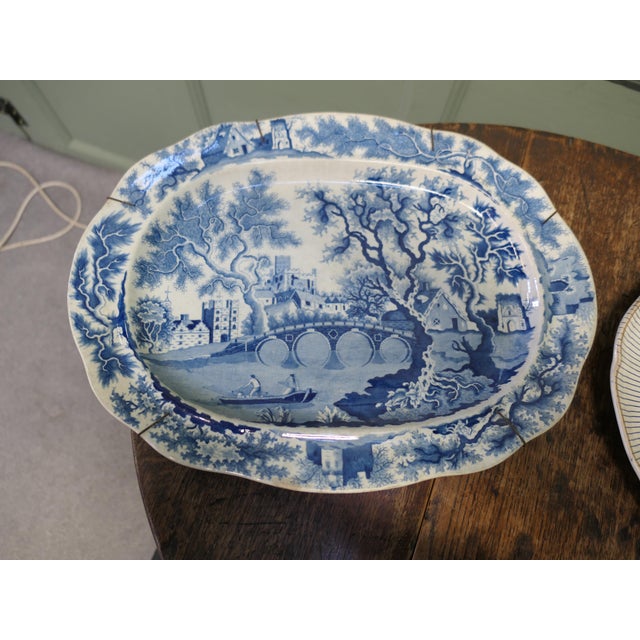 Blue and White Chargers with The Blue and White Willow Pattern, 1800, Set of 2 For Sale - Image 3 of 11