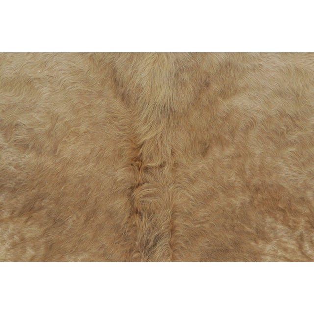 This 7x7 contemporary cowhide rug is an exciting new addition to Rug & Kilim’s Modern collection—a naturally shaped animal...