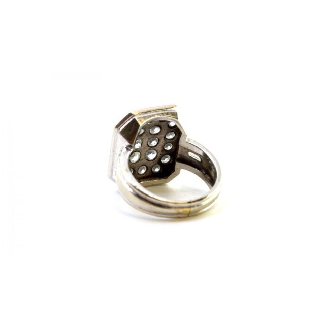 Metal White Gold Ring with Brilliant-Cut Diamonds and Cut-Out Corners For Sale - Image 7 of 10