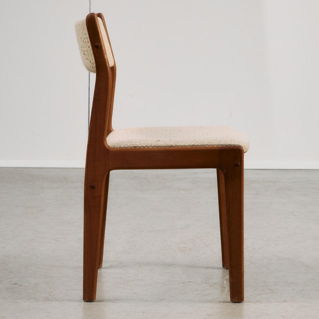 Designed by Johannes Andersen in the 1960s, the 'Uldum' chair captures the quiet sophistication of Danish modernism at its...