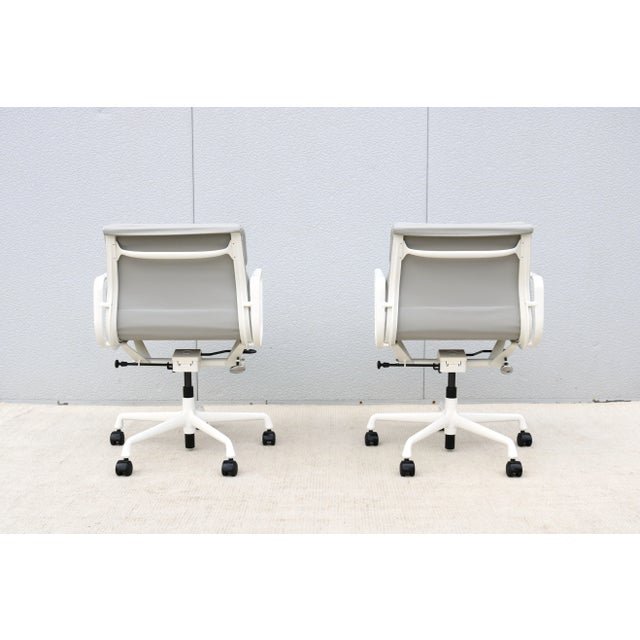 Mid-Century Modern Herman Miller Eames Soft Pad Management Chair in Gray Leather For Sale - Image 12 of 18