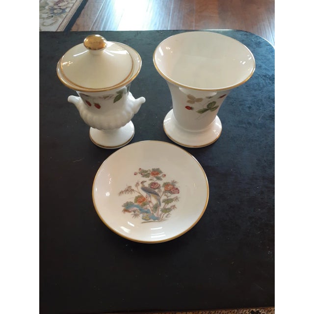 1960s 1960s Wedgwood Bone China 3 Piece Vanity Set, Made in England For Sale - Image 5 of 7