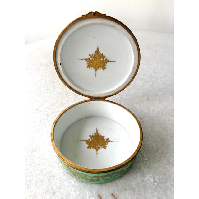 French French Porcelain Hand Painted Trinket or Jewelry Box For Sale - Image 3 of 6