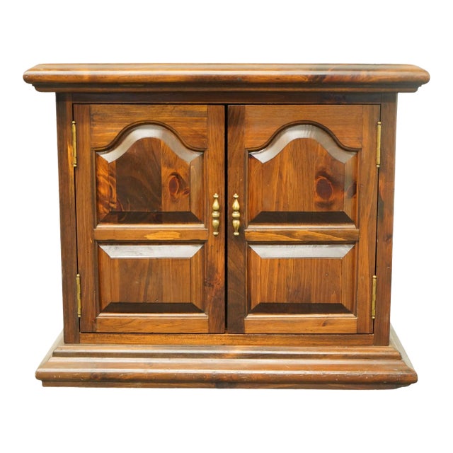 Ethan Allen Antiqued Pine Collection 26" Square Commode Lamp Table 12-8075 For Sale