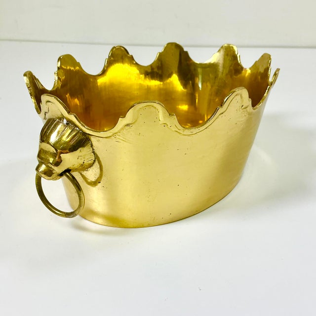 1980s Vintage English Hollywood Regency Art Deco Brass Oval Crown Catchall, After Mottahedeh, Bear Handles. For Sale - Image 9 of 11