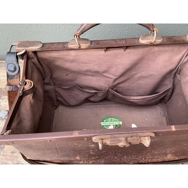Vintage Stamped Croco Doctors Bag For Sale In West Palm - Image 6 of 12