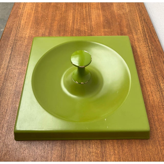 Mid-Century Modern Space Age German Olive Green Quadro Wall Coat Rack by Jürgen Lange for Schönbuch, 1970s For Sale - Image 6 of 16