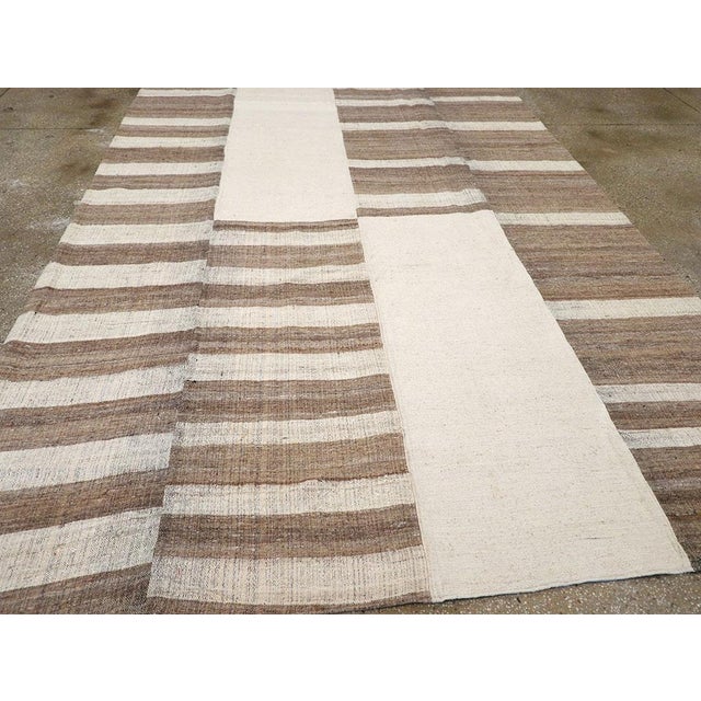 Mid-20th Century Turkish Flatweave Kilim Room Size Carpet For Sale In New York - Image 6 of 8