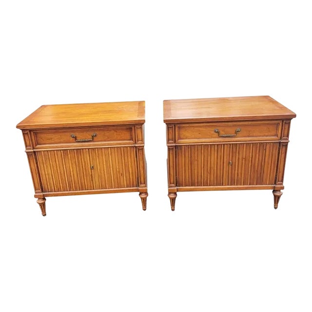 Mid-Century Henredon Custom Folio One Walnut Nightstands Bedside Tables , a Pair For Sale