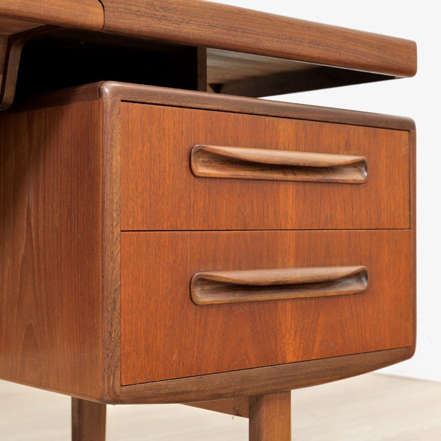 Mid Century Teak Fresco Vanity by Vb Wilkins for G Plan For Sale In Los Angeles - Image 6 of 9