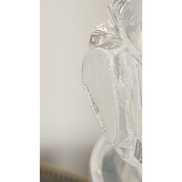 1960s Mid-Century Cut Modern Crystal Decanter With Faceted Stopper – Starburst and Crosshatch Pattern For Sale - Image 14 of 18