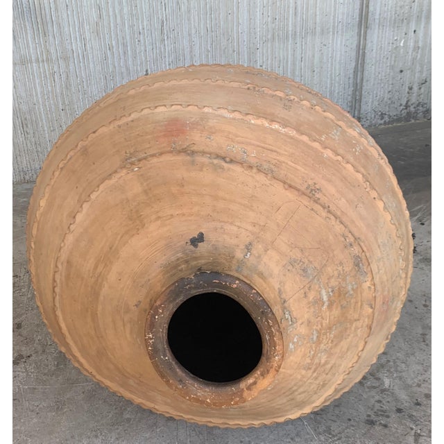 Early 18th Century 18th Century Large 41´ Terracotta Ribbed Vessel, Vase, Planter with Low Tap For Sale - Image 5 of 18