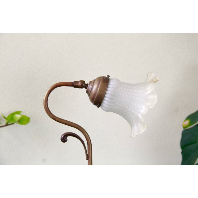 1980s Vintage Art Nouveau Tulipano Table Lamp, Italy, 1980s For Sale - Image 5 of 10