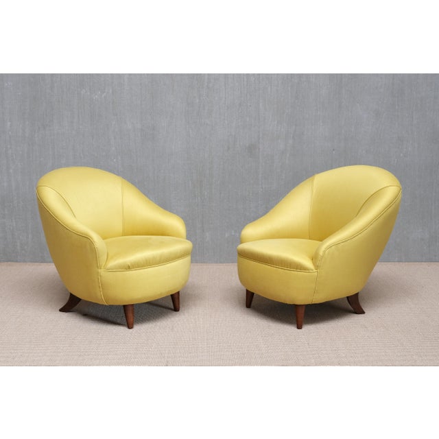 This very rare pair of armchairs was designed by Gio Ponti and produced in Italy in the late 1930s. The model was first...