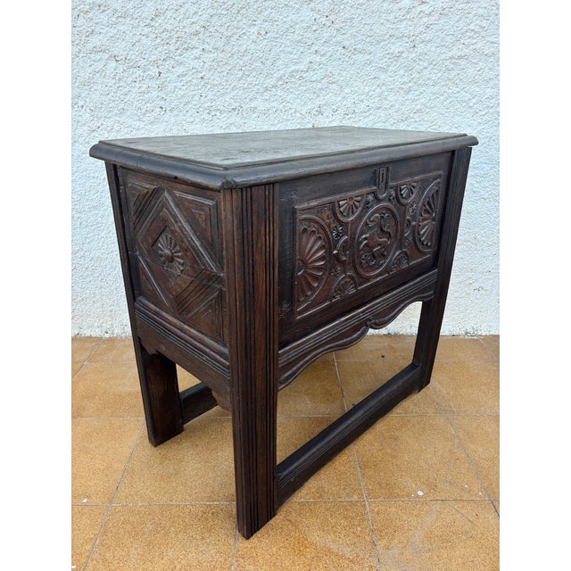 1920s Spanish Renaissance Revival Carved Oak Chest with Lift Top, 1920s For Sale - Image 5 of 17