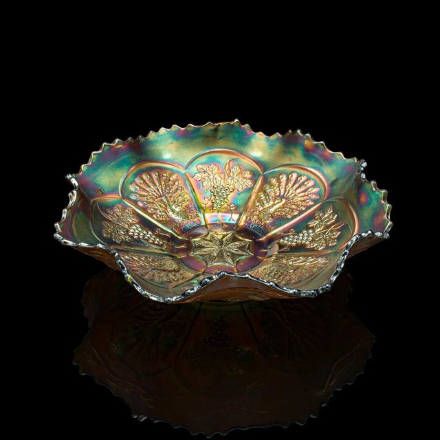 This is a small vintage lustre dish. A Continental, art glass decorative fruit bowl, dating to the late 20th century,...