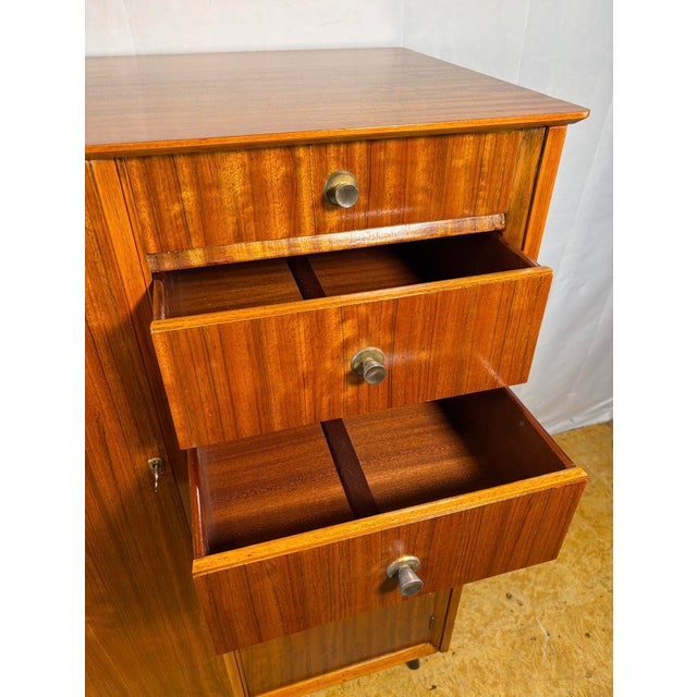 Mid-Century Modern Teak Wardrobe by Austinsuite, 1960 For Sale - Image 9 of 15