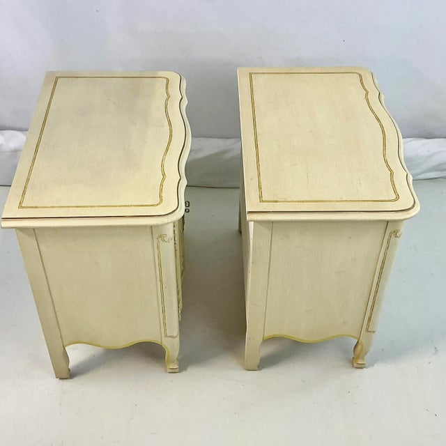 Mid-Century Italian Venetian Provincial Painted Nightstands With Extended Tops - A Pair, Heritage by Drexel For Sale - Image 12 of 18