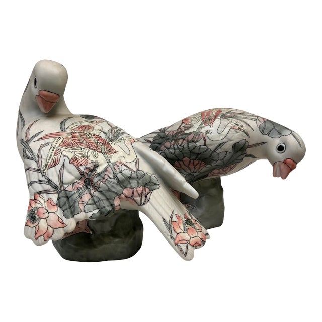1970s Chinoiserie Hand-Painted Ceramic Bird Figurines, a Pair, Chinese Export For Sale