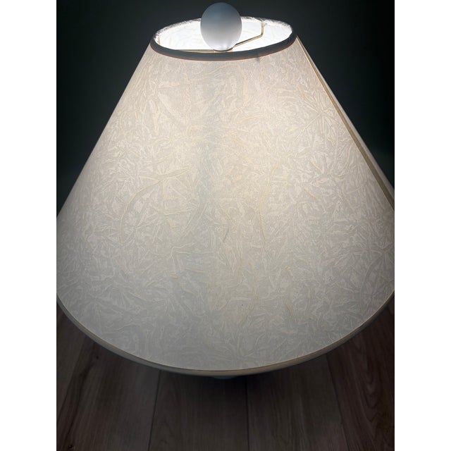 Mid-Century Modern Vintage White Ceramic Basketweave Table Lamp For Sale - Image 3 of 5