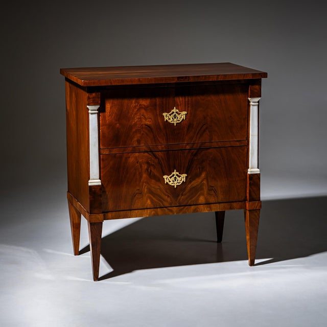 Early Biedermeier Chest of Drawers with Marble Pilasters, Berlin, 1800 For Sale - Image 4 of 9