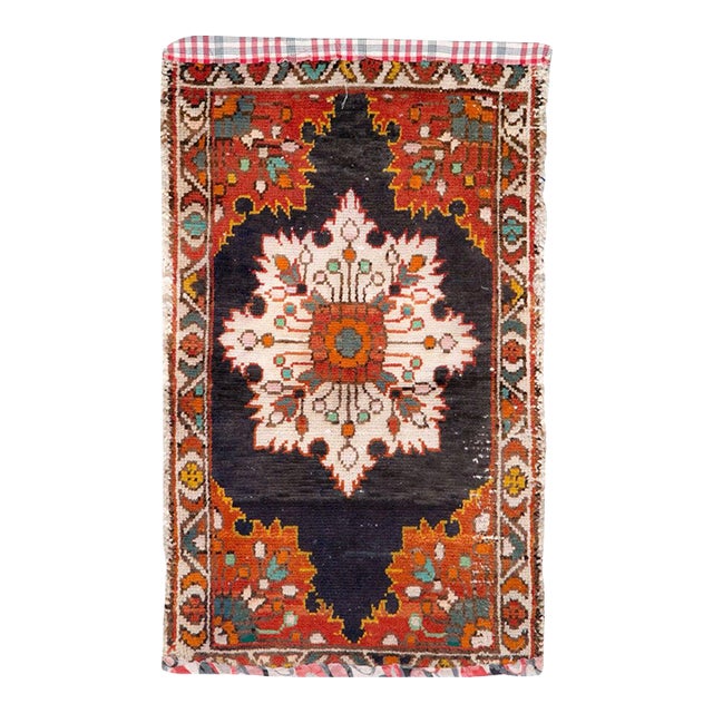 Galerie Shabab Collection Mid-20th Century Persian Hamadan Throw Rug For Sale
