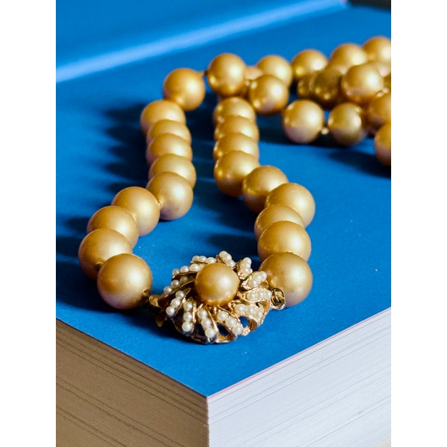 Kramer Vintage Peach Champagne Pearl Necklace With Sunburst Jeweled Clasp For Sale - Image 4 of 14