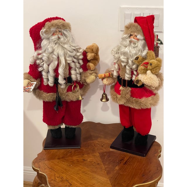 Beautiful pair of Santa Claus in great outfit and plenty of detailes.
