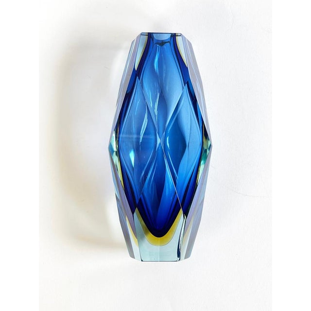 Large Mid-Century Modern Blue, Yellow and Clear Faceted Honeycomb Sommerso Murano Glass Vase attributed to Alessandro Mandruzzato, 1970s For Sale - Image 16 of 17