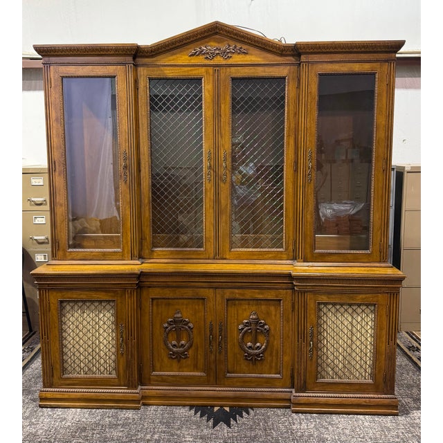 Late 20th Century Vintage Davis Cabinet Co. 1657 Hutch – Fleming Walnut Breakfront China Cabinet For Sale - Image 5 of 8