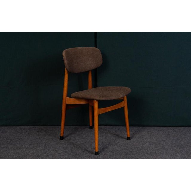 Product. Set of 4 chairs style. Mid-century · 1970s material. Wooden frame made of beech · brown-colored, coarsely woven...