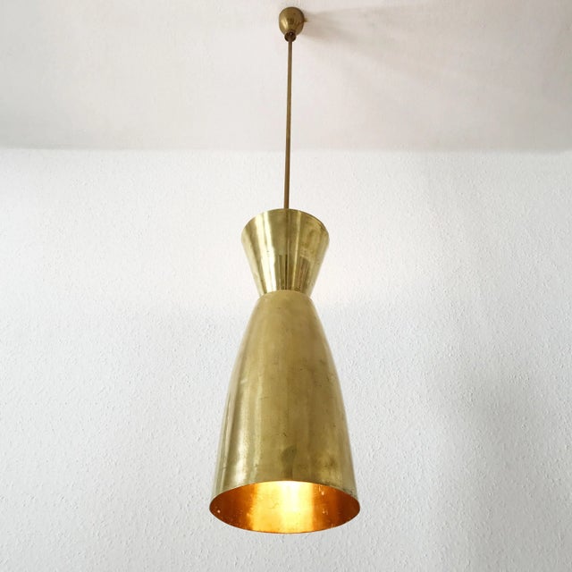 - Elegant large mid-century modern diabolo pendant light with brass shade - From 1950s - Needs 1 x E27 (bottom) and 2 x...