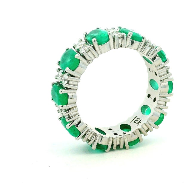Colombian Emerald and Diamond 18k White Gold Full Eternity Band Ring, Size 6.5 For Sale - Image 4 of 10