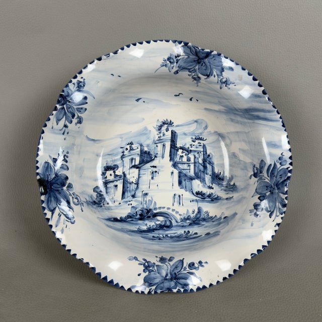 A superb and refined decorative piece, ideal for enhancing elegant tables or displaying as a true collector's item. This...