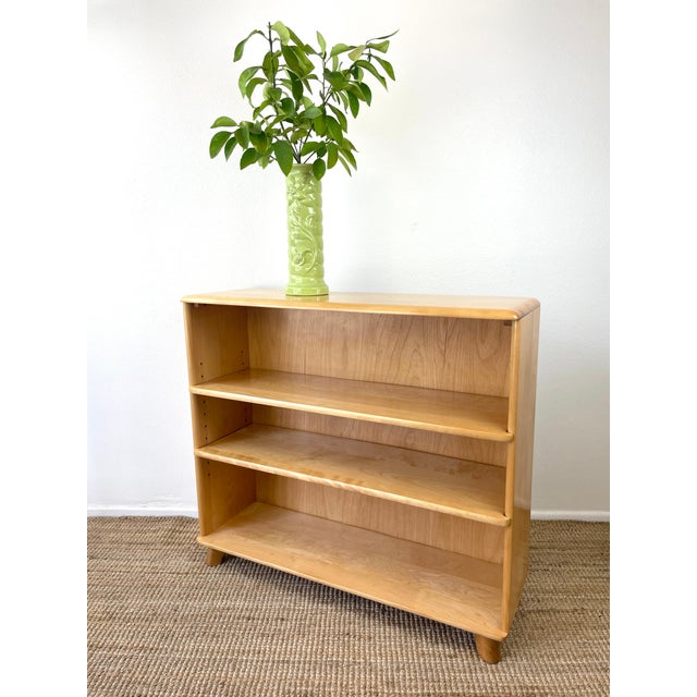 1940s Vintage Mid-Century Modern Heywood Wakefield Bookcase / Bookshelf For Sale - Image 5 of 14