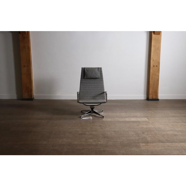 Early Edition EA124 Aluminium Group Lounge Chair by Charles and Ray Eames for Herman Miller, 1970s For Sale - Image 10 of 17
