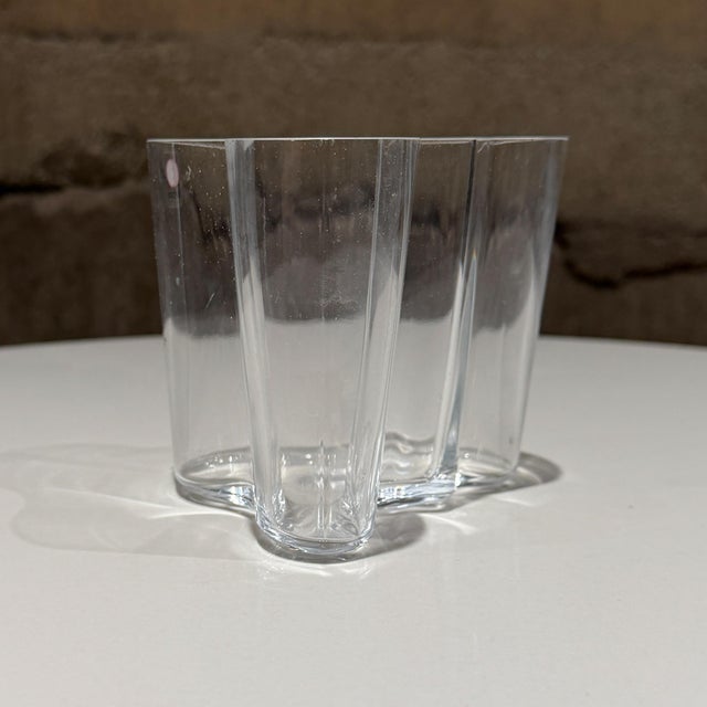 Transparent Iittala Alvar Aalto Savoy Clear Vase Scandinavian Mid-Century Modern For Sale - Image 8 of 11