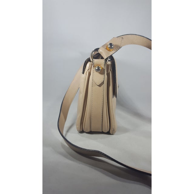Bottega Veneta 1980s Bottega Veneta Cream Crossbody Bag With Adjustable Strap For Sale - Image 4 of 7