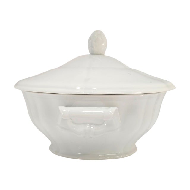 Limoges, France Mid-Century Limoges France White Porcelain Scalloped Covered Tureen For Sale - Image 4 of 18