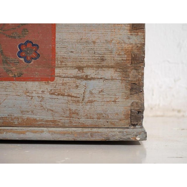 Gray Trunk with Floral Details, 1878 For Sale - Image 14 of 18