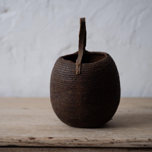Kenyan Dorobo Water Basket, c.1900 For Sale - Image 4 of 7