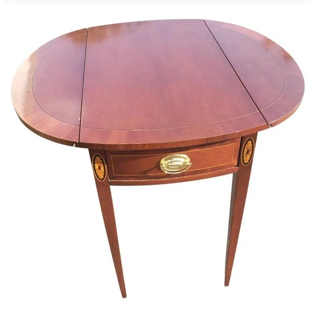 Traditional Federal Style Councill Craftmen Mahogany Inlaid Drop Leaf Pembroke Side Table For Sale - Image 3 of 8