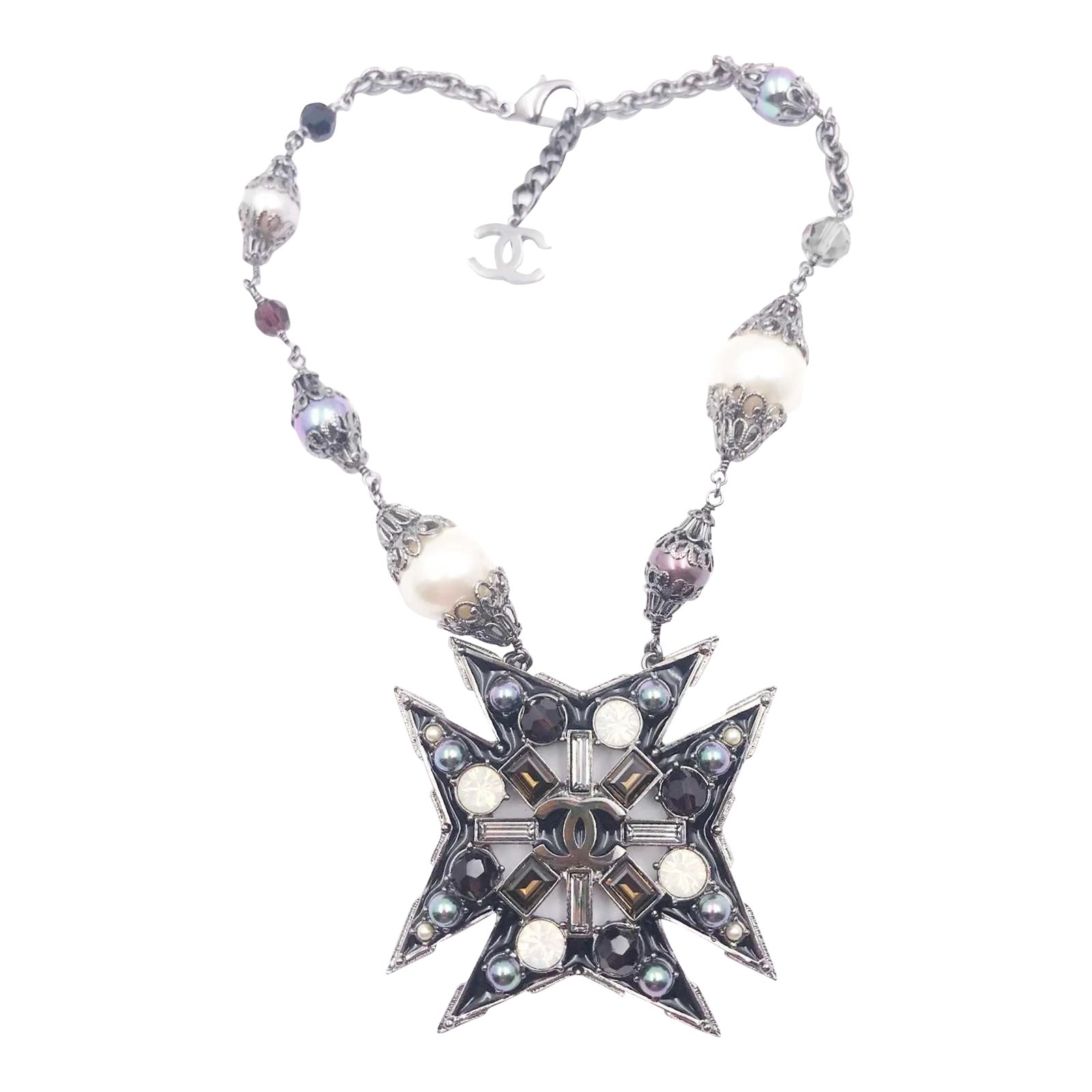 ☆【VINTAGE HOLLYWOOD】☆Star Gemstone n Pearl Necklac.e☆ BNIB CHANEL PEARL NECKLACE W/ Sliver CC Logo and Emerald